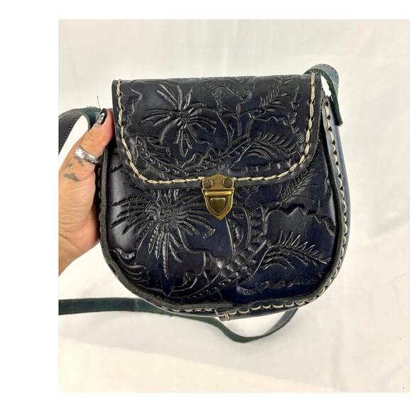 Black Leather Hand-Tooled Embossed Mexican Floral Artisanal Crossbody Green VTG - Picture 12 of 16